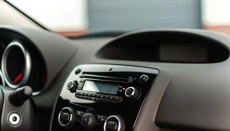 Comment débloquer le code autoradio de votre Clio 4