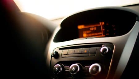 Retrouver le code autoradio Renault facilement